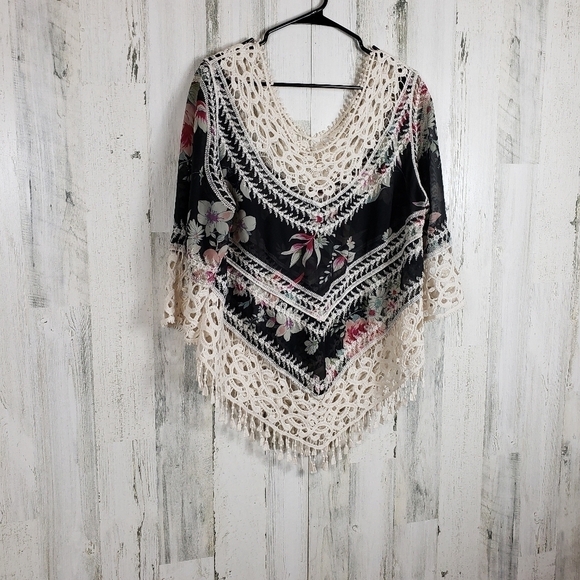 Lapis beautiful sheer,crochet top size small - Picture 5 of 10